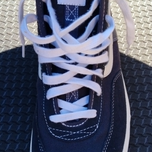 Vans - Picture 2 of 4